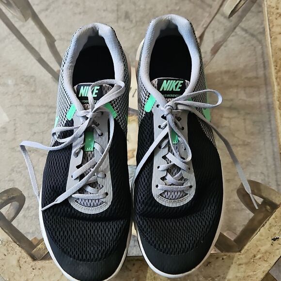 Men's Nike Black and Mint Green Running Shoes Size 10.5 - Picture 2 of 11